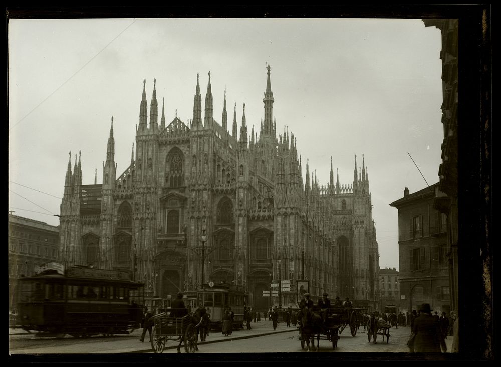 Filmnegatief met opname van Genua, Pisa, Ravenna of Milaan (c. 1907 - c. 1935) by anonymous