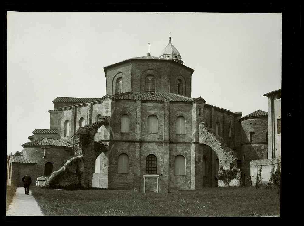 Filmnegatief met opname van Genua, Pisa, Ravenna of Milaan (c. 1907 - c. 1935) by anonymous