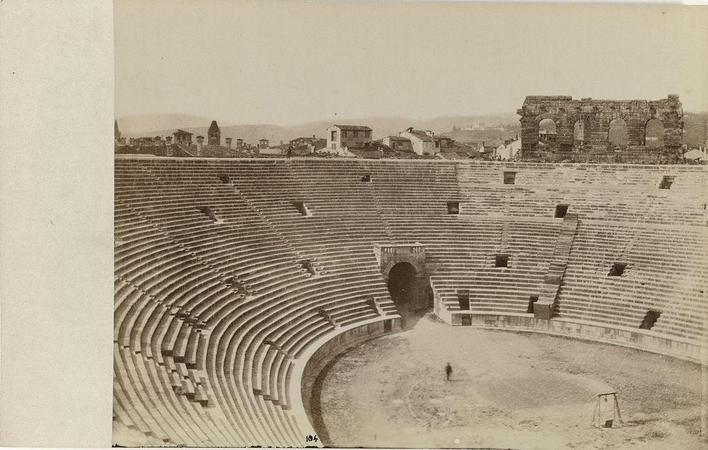 Gezicht in het amphitheater van Verona (c. 1870 - c. 1890) by R Peli