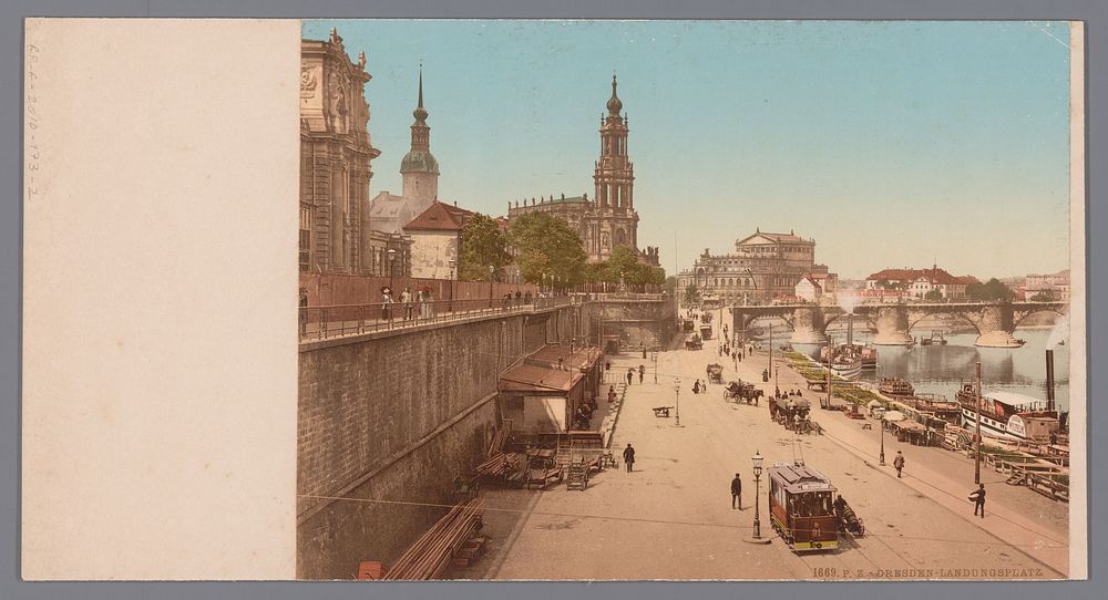 Gezicht op de Landungsplatz met Zwinger in Dresden (1889 - 1920) by anonymous, Photochrom Zürich and Photochrom Zürich