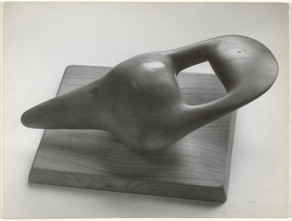Reproductie van beeld H. Moore sculpture et tenir (1938) by Lilly Samuel