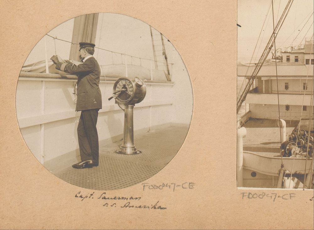 Kapitein Sauerman van de SS Amerika staand aan dek naast een stuurkolom (1906) by anonymous