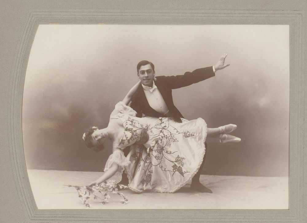 Portret van een man en een vrouw tijdens een dans (1880 - 1920) by Alexis Brandt