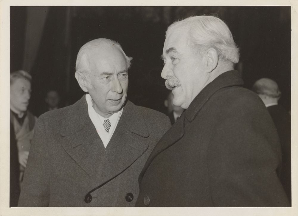 Bundes President Prof. Heuss met Hinrich Kopf (1949) by International News Photos