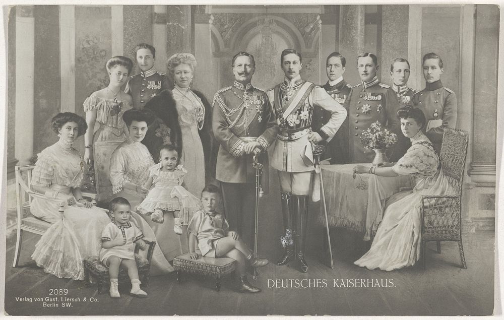 Duitse Keizerlijke familie (1911) by Gustav Liersch and Co