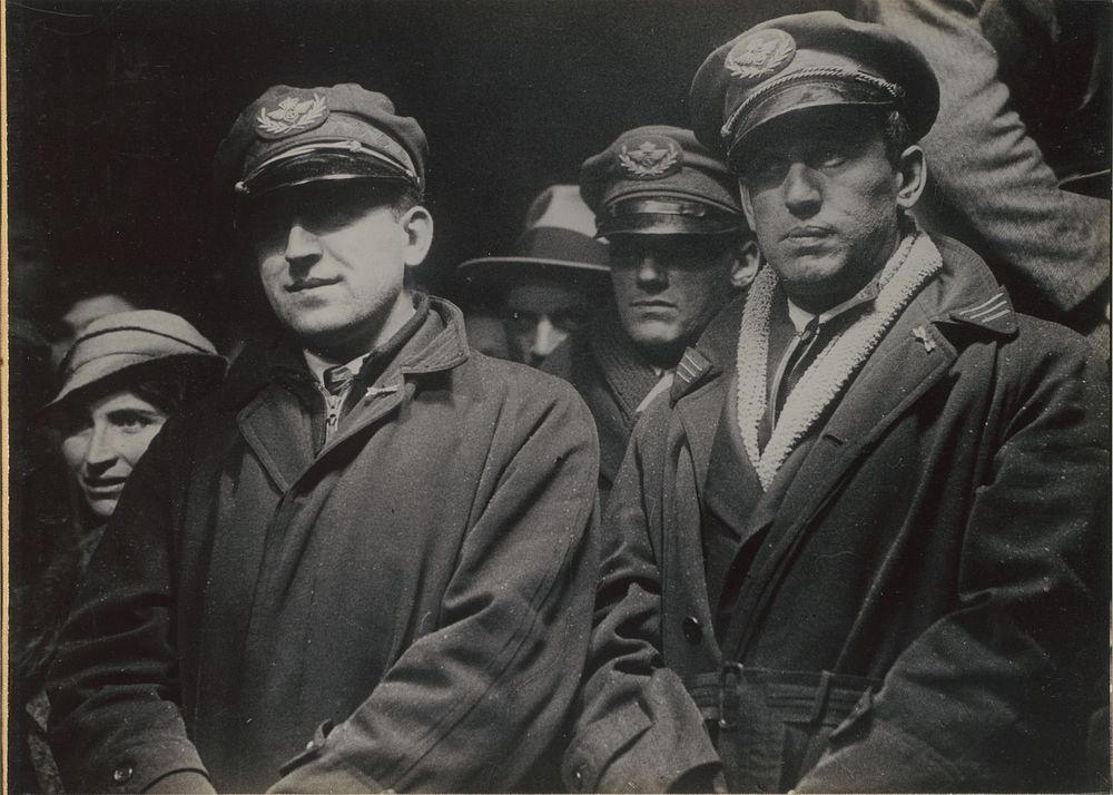 KLM-bemanningsleden van de 'Pelikaan' (1933) by anonymous