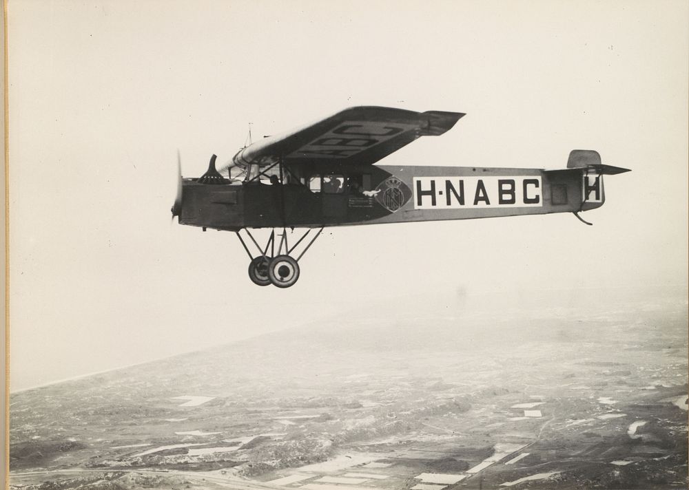 Fokker F.II (H-NABC) in de lucht (c. 1920 - c. 1930) by anonymous