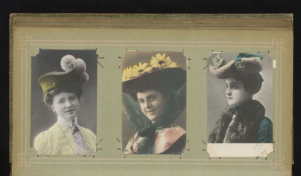 Drie portretten van vrouwen met hoed (1900 - 1930) by anonymous