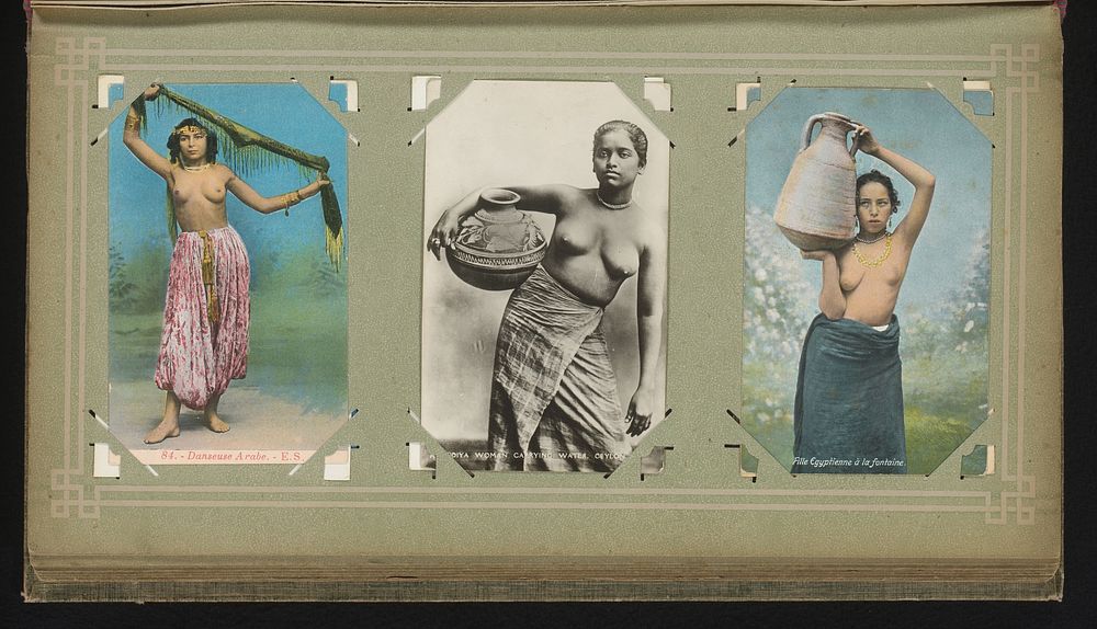 Drie portretten van naakte vrouwen, waarvan twee met vaas (1900 - 1930) by anonymous