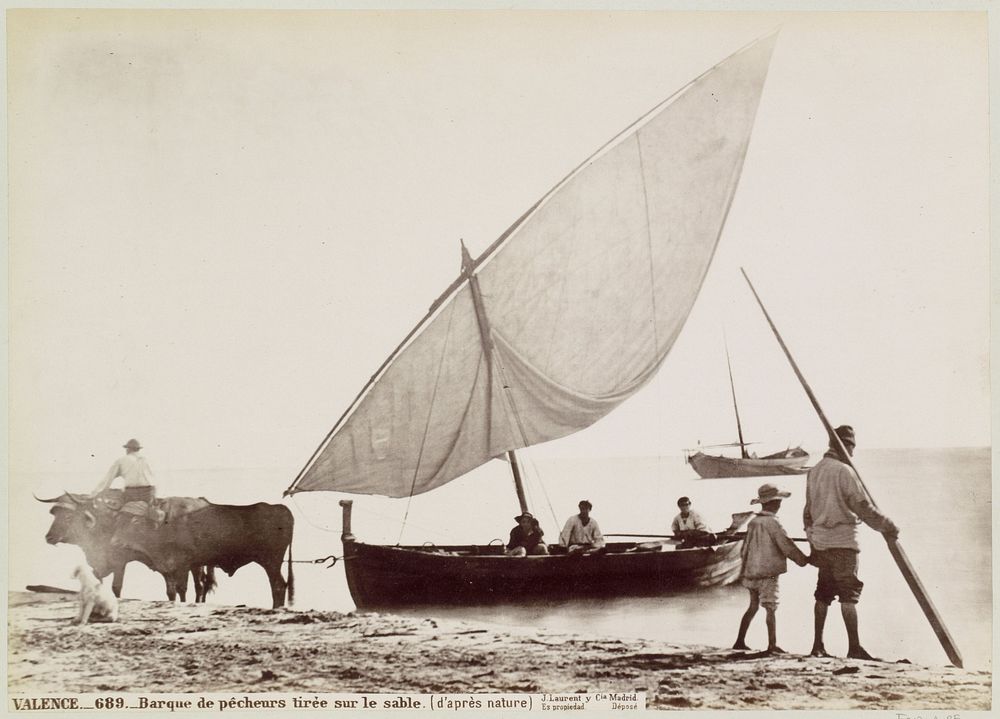 Ossen trekken vissersboot het strand op in Valencia (c. 1857 - c. 1880) by Juan Laurent