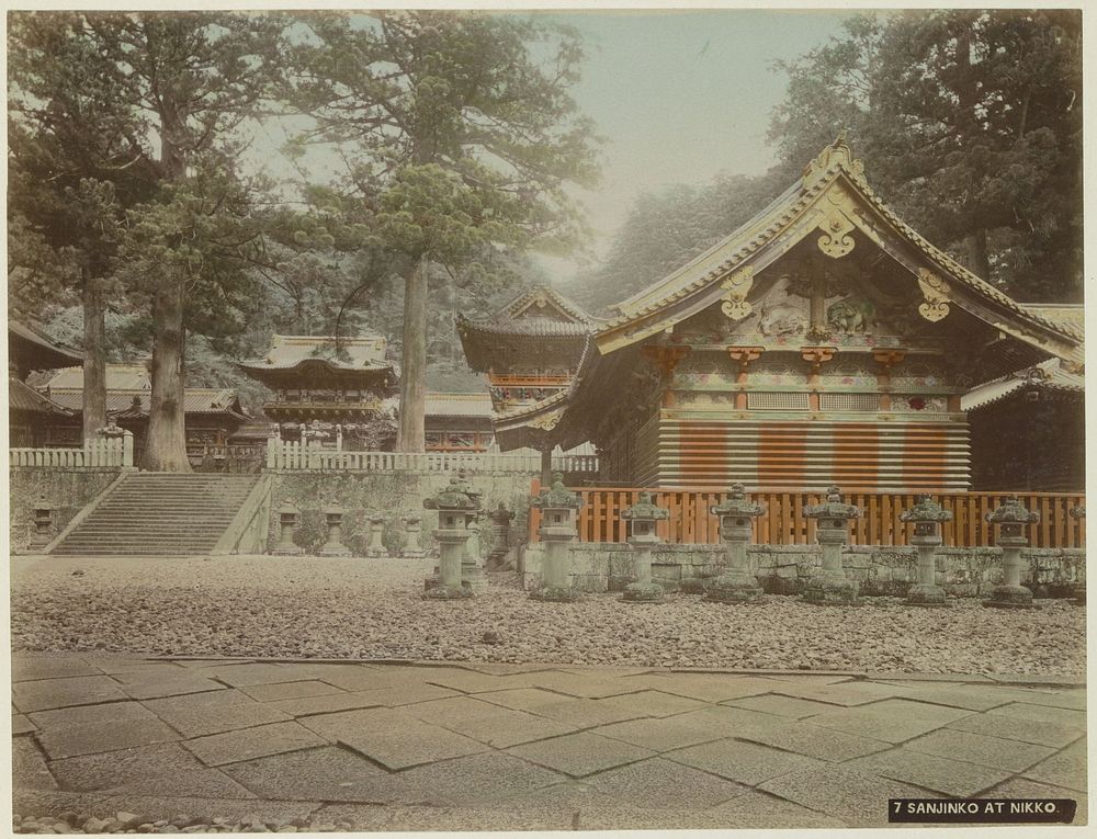 Kamijinko, één van de Drie Heilige Warenhuizen (Sanjinko) in Nikko (c. 1870 - c. 1900) by anonymous