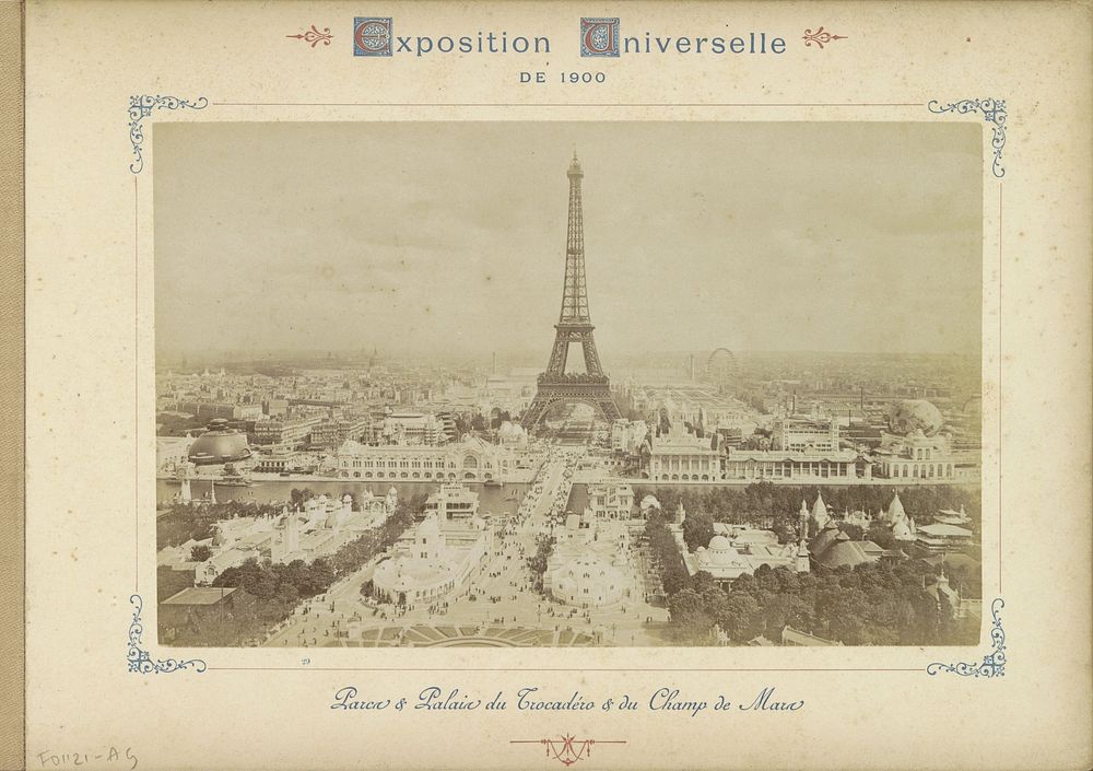 Gezicht op het terrein van de Wereldtentoonstelling van 1900 in Parijs met centraal de Eiffeltoren (1900) by Neurdein Frères