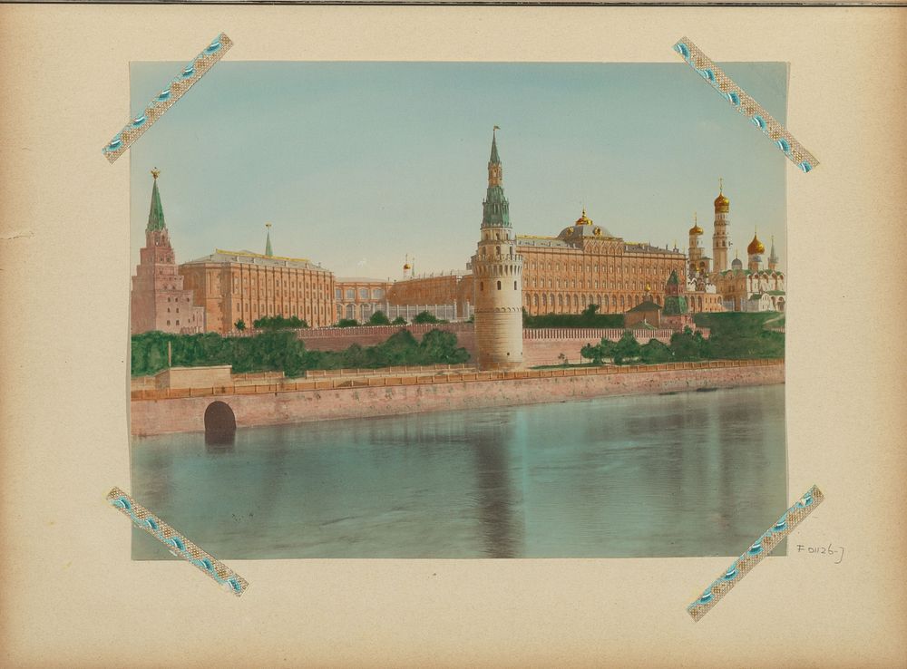 Kremlin in Moskou gezien vanaf de Moskwa (1890 - 1900) by B Avanzo