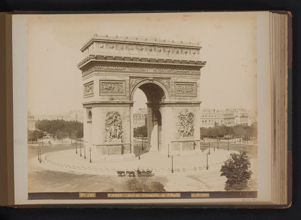 Arc de Triomphe in Parijs (c. 1870 - c. 1890) by LP