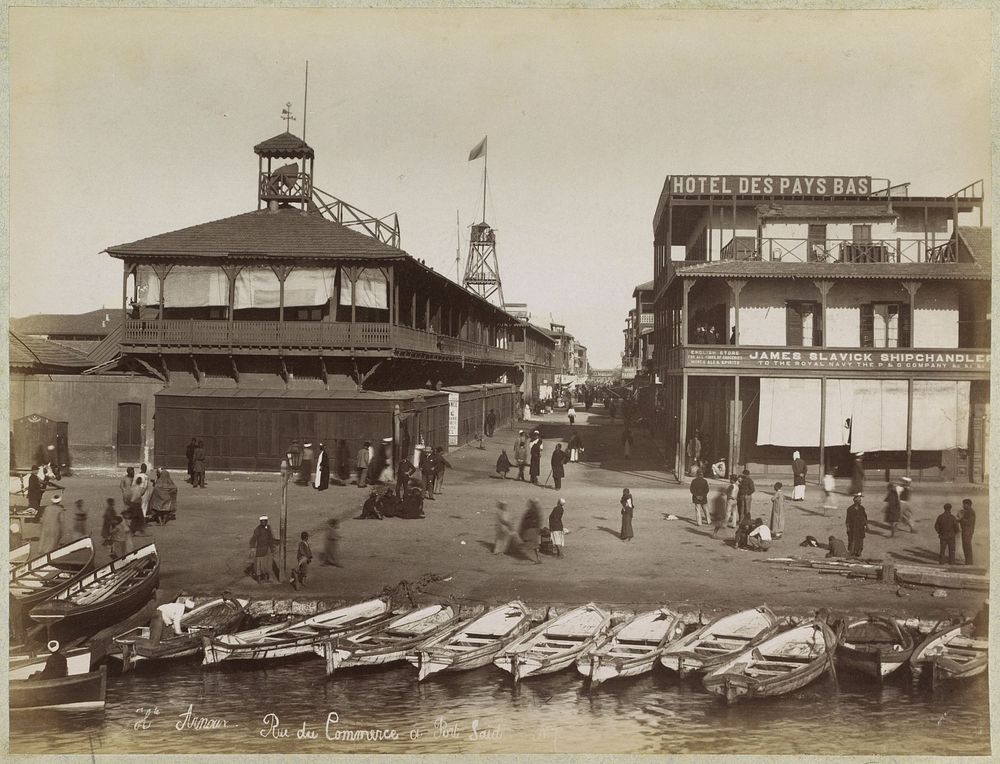 Kade en straat in Port Said met Hotel des Pays Bas en James Slavick Shiphandler (c. 1870 - c. 1891) by Hippolyte Arnoux