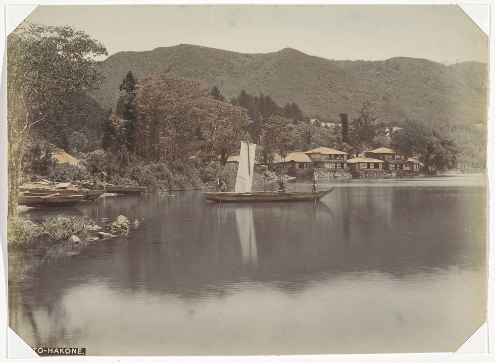 Boot op een meer bij Moto Hakone (1890 - 1894) by anonymous