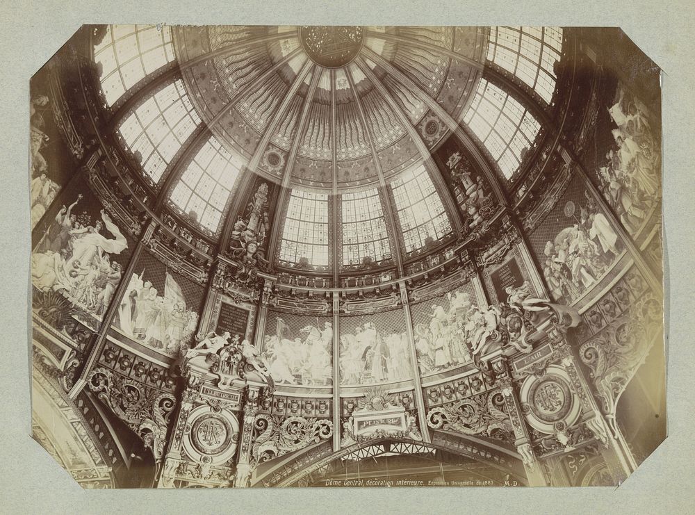 Interieur van de koepel van het Palais des Industries op het terrein van de Wereldtentoonstelling van 1889 te Parijs (1889)…