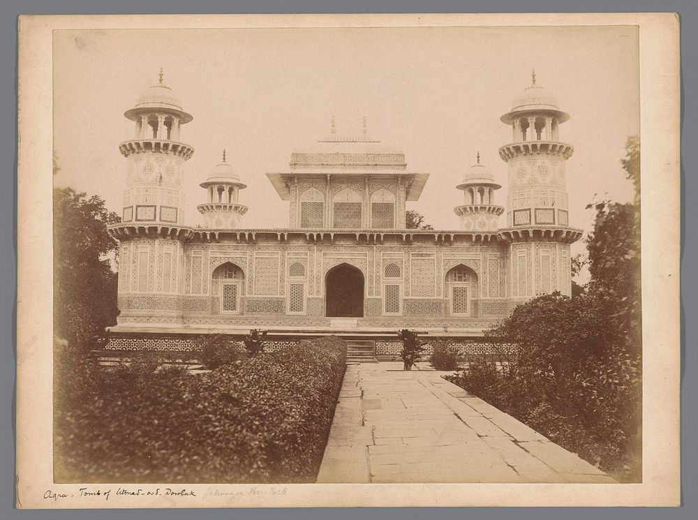 Tomb of Itimad-ud-Daulah in Agra, Uttar Pradesh, India (1865 - 1890) by anonymous