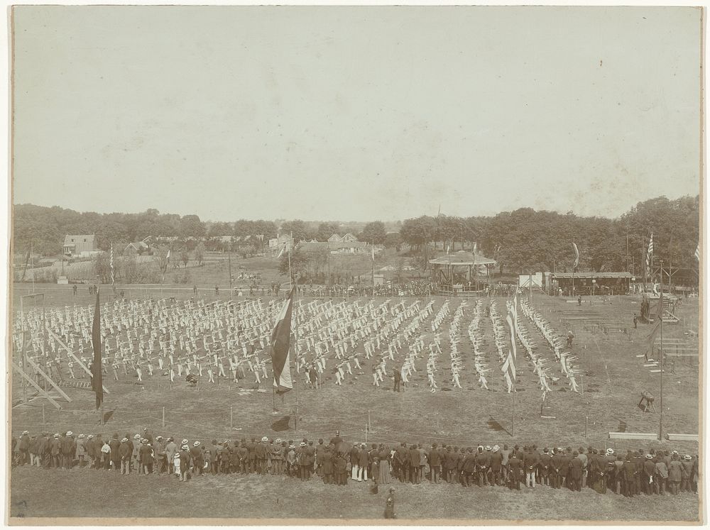 Oefeningen van het Nederlandsch Gymnastiek Verbond op een open veld (1890 - 1910) by anonymous and L M Lammerse