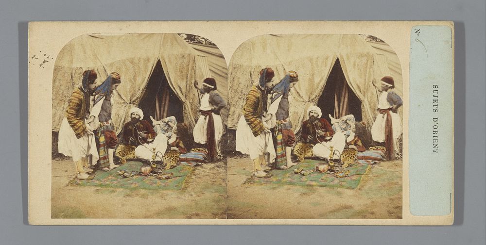 Oriëntaals tafereel met een groep mensen rondom een waterpijp (1852 - 1863) by anonymous