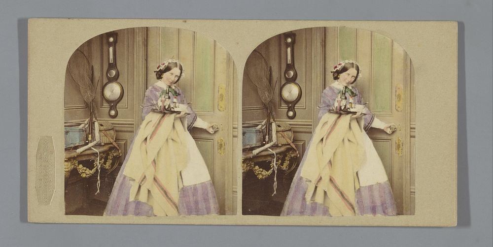 Vrouw met een dienblad vol medicijnen (1856 - 1859) by anonymous and The London Stereoscopic Company