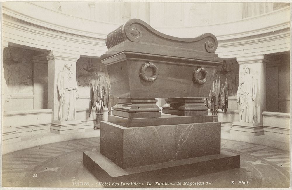 Tombe van Napoleon Bonaparte in het Hôtel des Invalides, Parijs (1887 - 1900) by X phot and Jules Hautecoeur