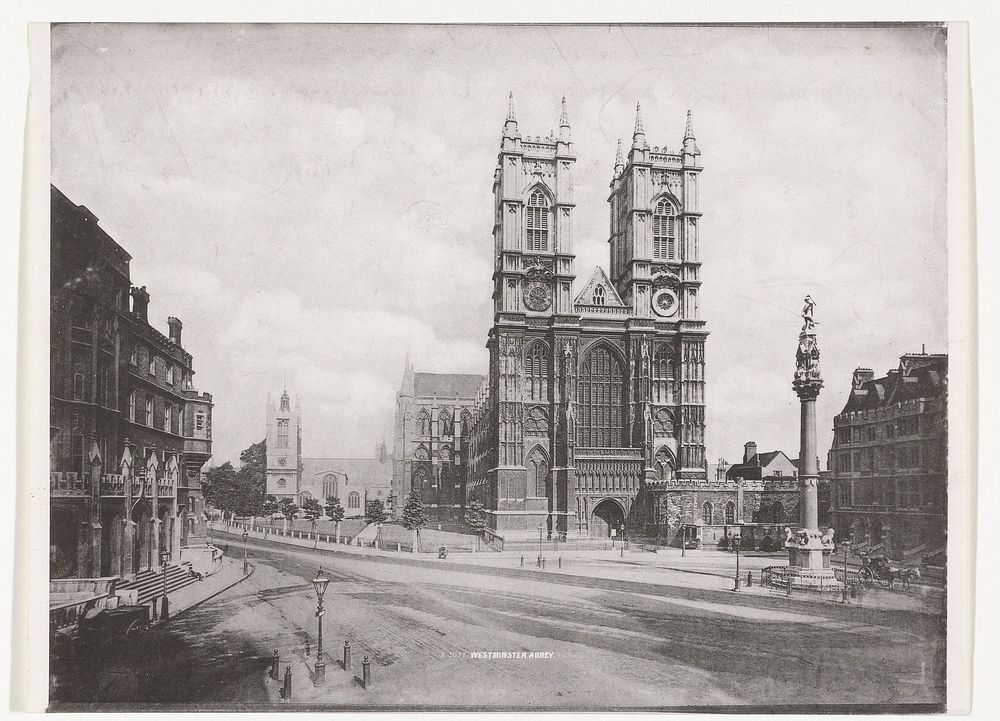 Gezicht op Westminster Abbey vanaf Victoria Street, Londen (1870 - 1888) by Samuel E Poulton and anonymous