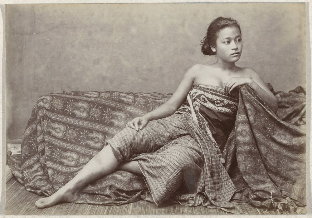 Portret van een onbekende Javaanse jonge vrouw (1870 - 1890) by anonymous