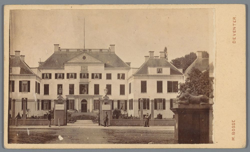 Gezicht op een buitenhuis, vermoedelijk in de omgeving van Deventer (1870 - 1894) by Johann Heinrich Martin Bosse