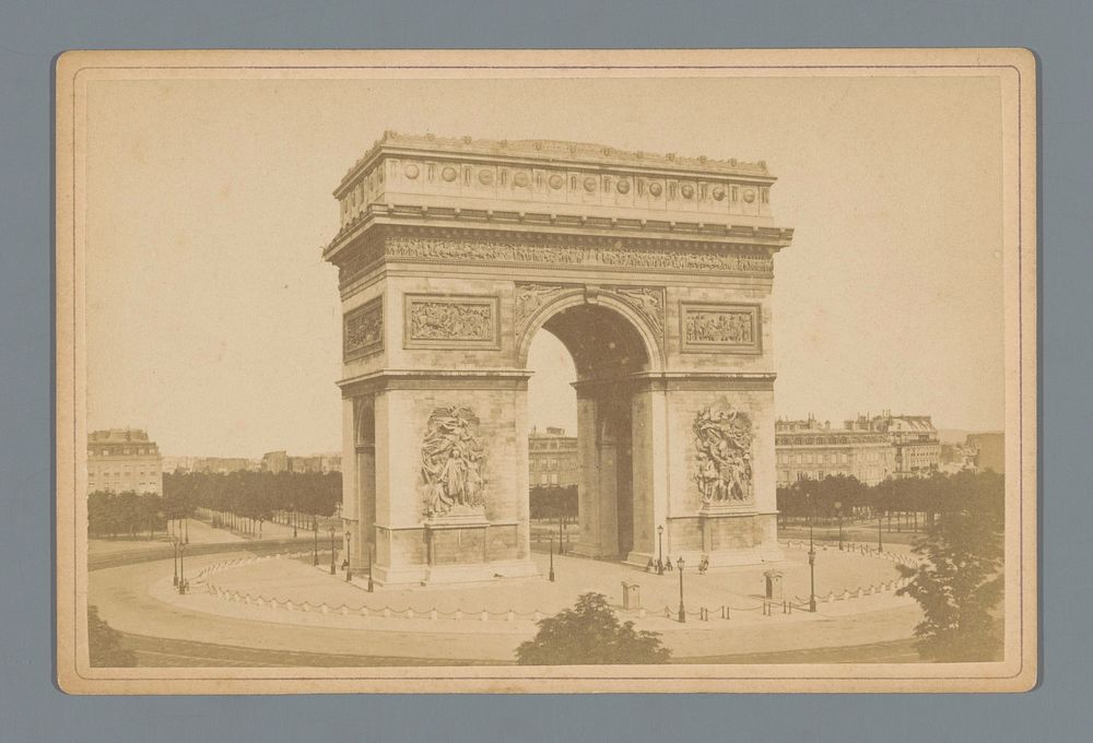 Gezicht op de Arc de Triomphe te Parijs (1860 - 1890) by anonymous