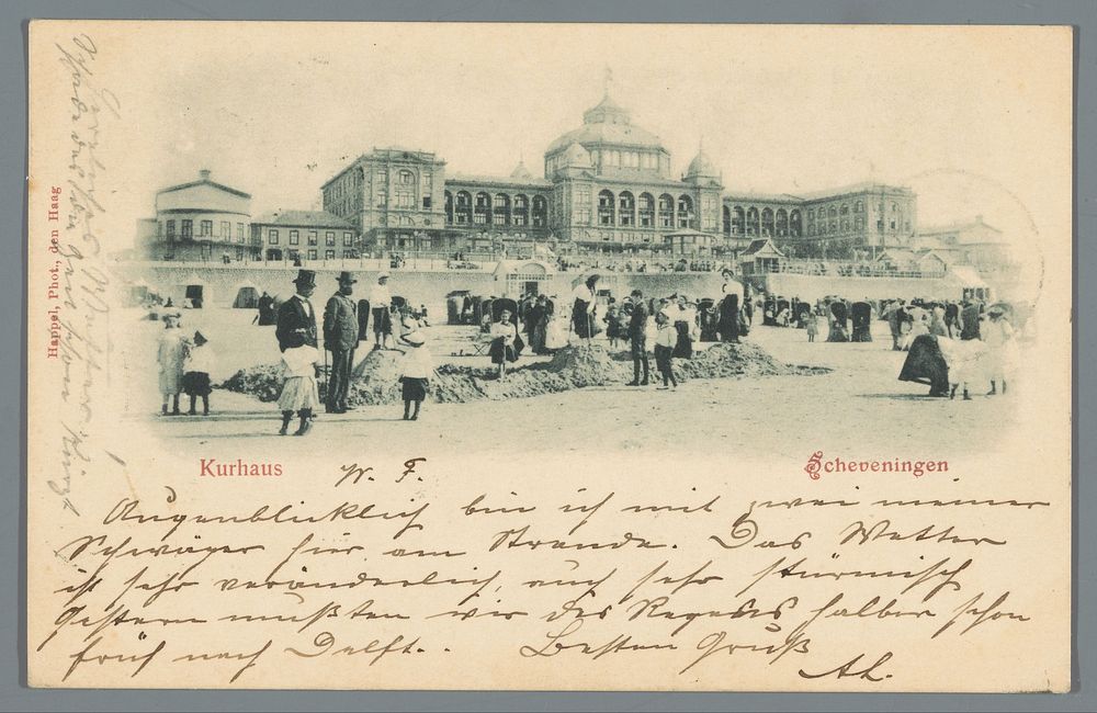 Gezicht op het strand van Scheveningen, met de op de achtergrond het Kurhaus (c. 1895 - in or before 1900) by Happel
