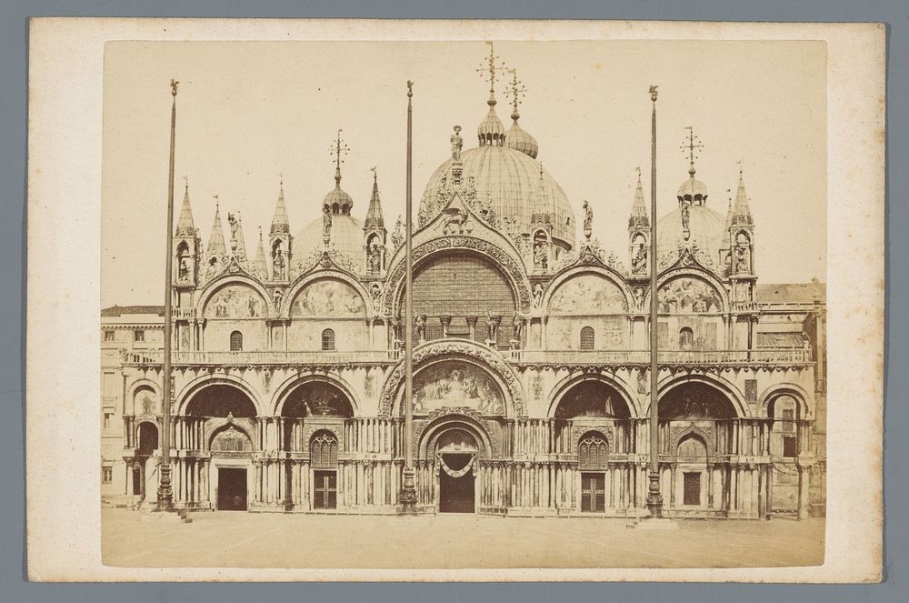 Gezicht op de façade van de San Marco in Venetië (1850 - 1900) by anonymous