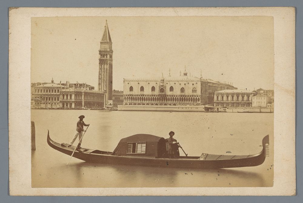 Gezicht op gondel met San Marcoplein op de achtergrond in Venetië (1850 - 1900) by anonymous