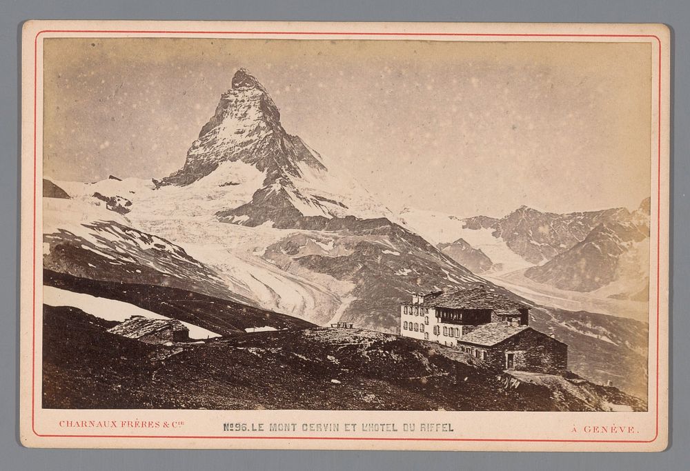 Gezicht op de Matterhorn en Hotel du Riffel (after 1883 - c. 1885) by Charnaux frères and Co