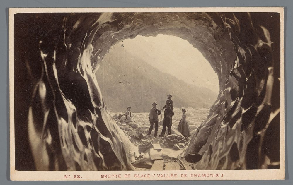 Gletsjergrot nabij Chamonix, Frankrijk (1855 - 1885) by Auguste Garcin