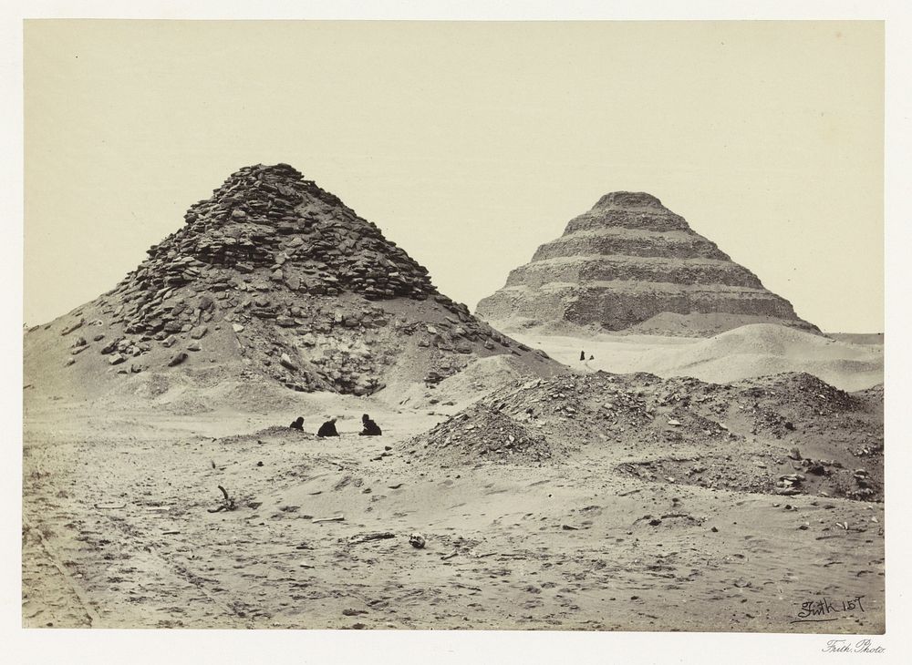 Gezicht op de piramides van Saqqara (in or after 1856 - in or before c. 1862) by Francis Frith