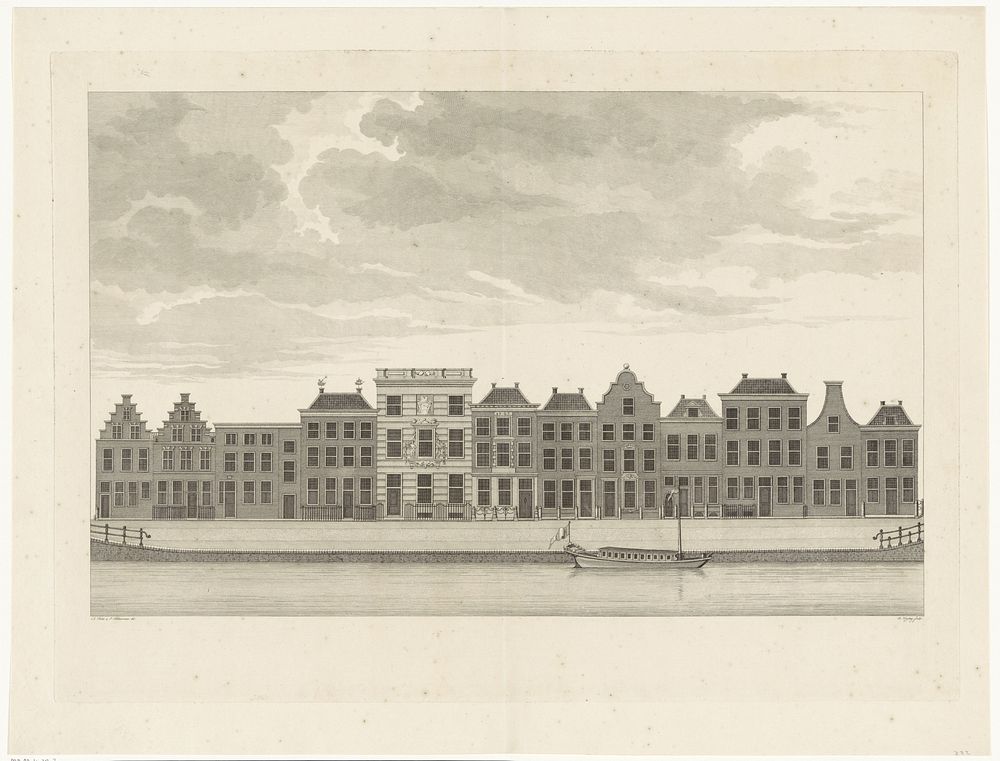 Gezicht op de huizen aan het Rapenburg te Leiden, van de Koepoortsgracht tot de Sint Jacobsgracht, voorafgaand aan de ramp…