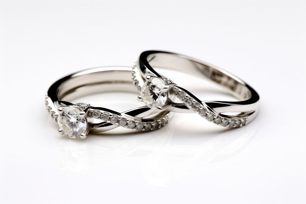 Diamond rings platinum gemstone jewelry.