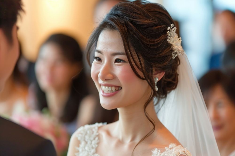 East Asian wedding fashion dress bride.