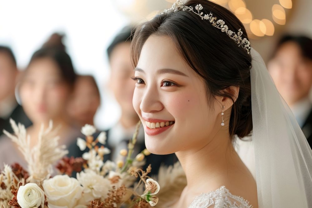 East Asian wedding fashion flower dress.