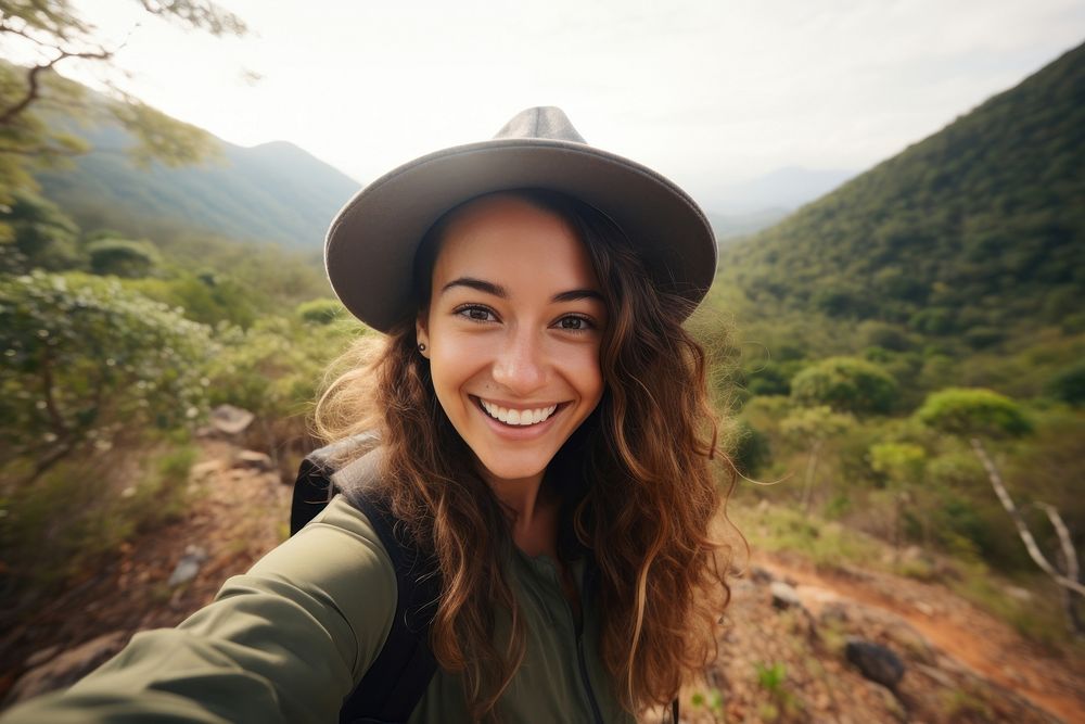 Influencer nature selfie adventure.