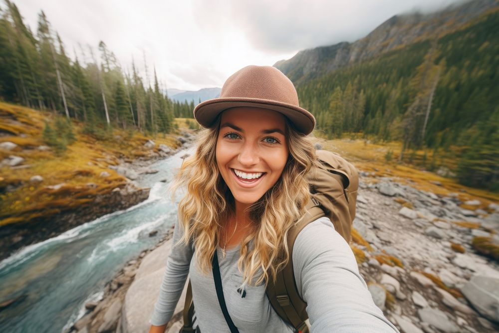 Influencer adventure nature selfie.