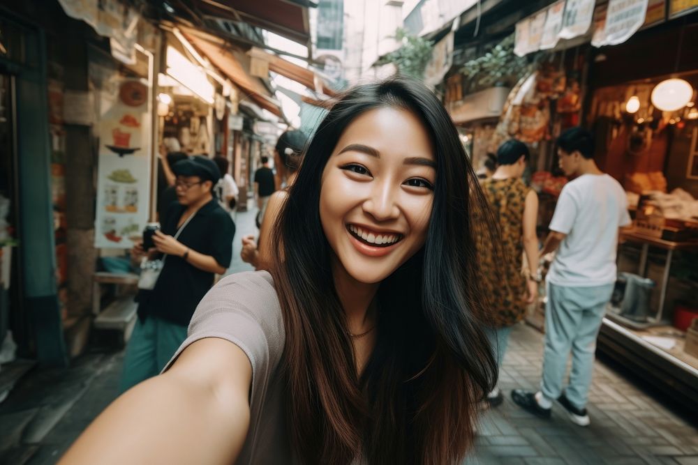 Influencer selfie smiling travel.