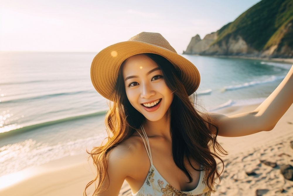  Influencer smiling travel selfie. | Premium Photo - rawpixel