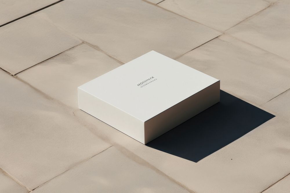 Blank white tumblr packaging  paper floor box.
