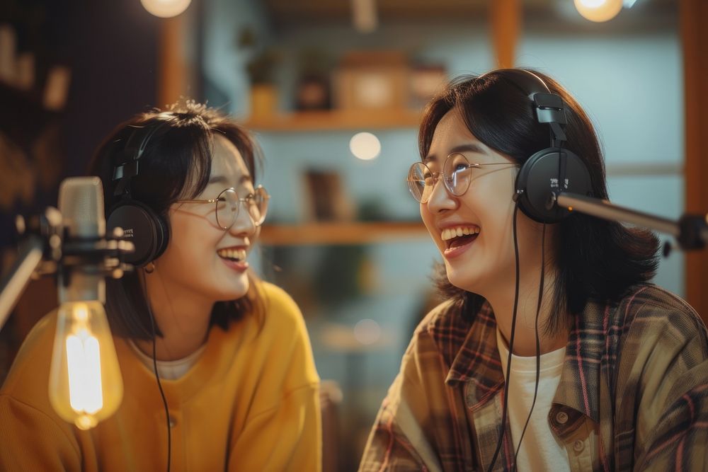 Two Korean talking podcast headphones laughing headset.