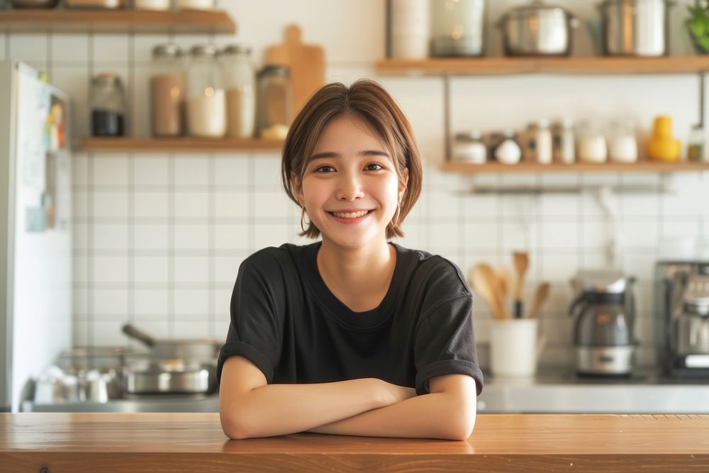 Korean female kitchen smiling smile.