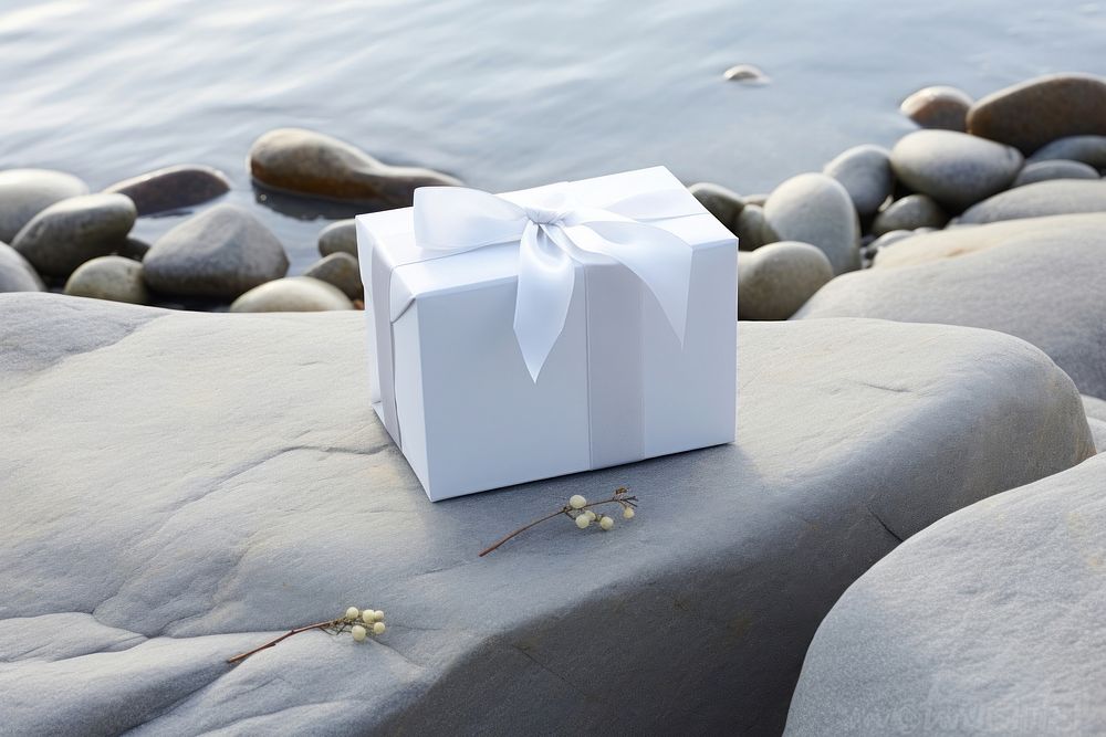 White gift rock box.