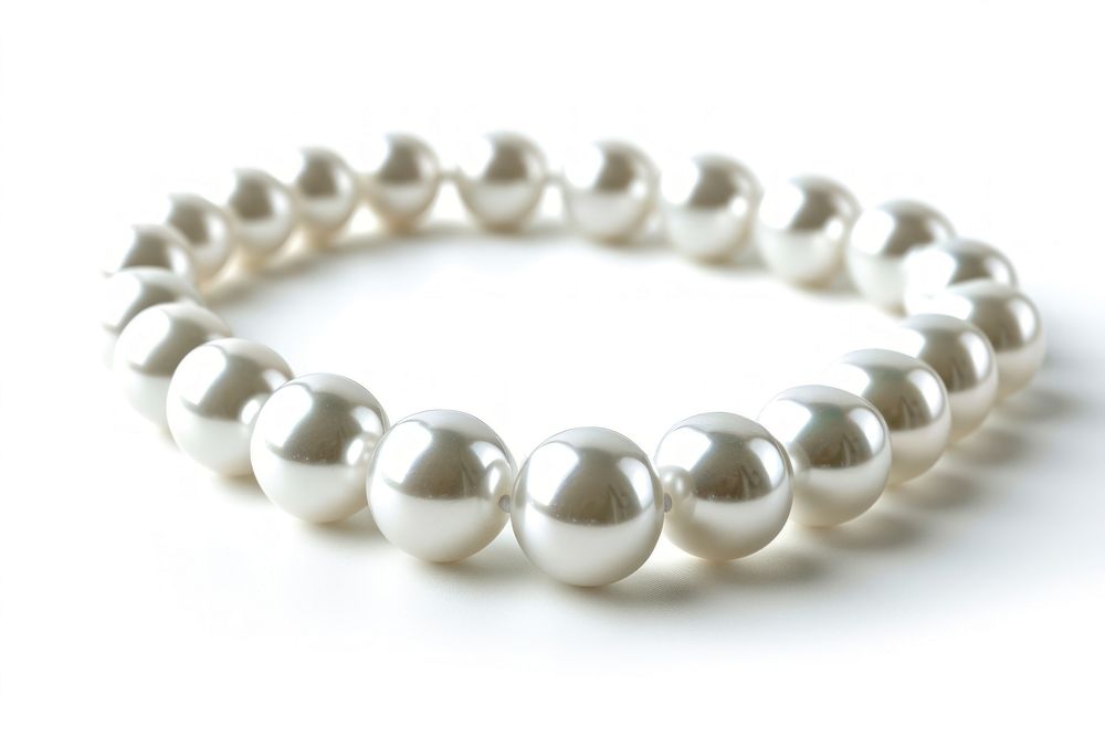 Shiny pearl necklace bracelet jewelry shiny.