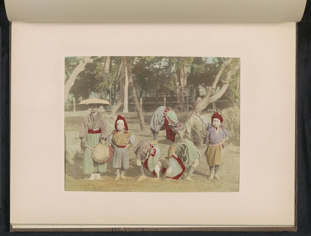 Kind-acrobaten en hun begeleider in een park (c. 1887 - in or before 1897) by anonymous and anonymous